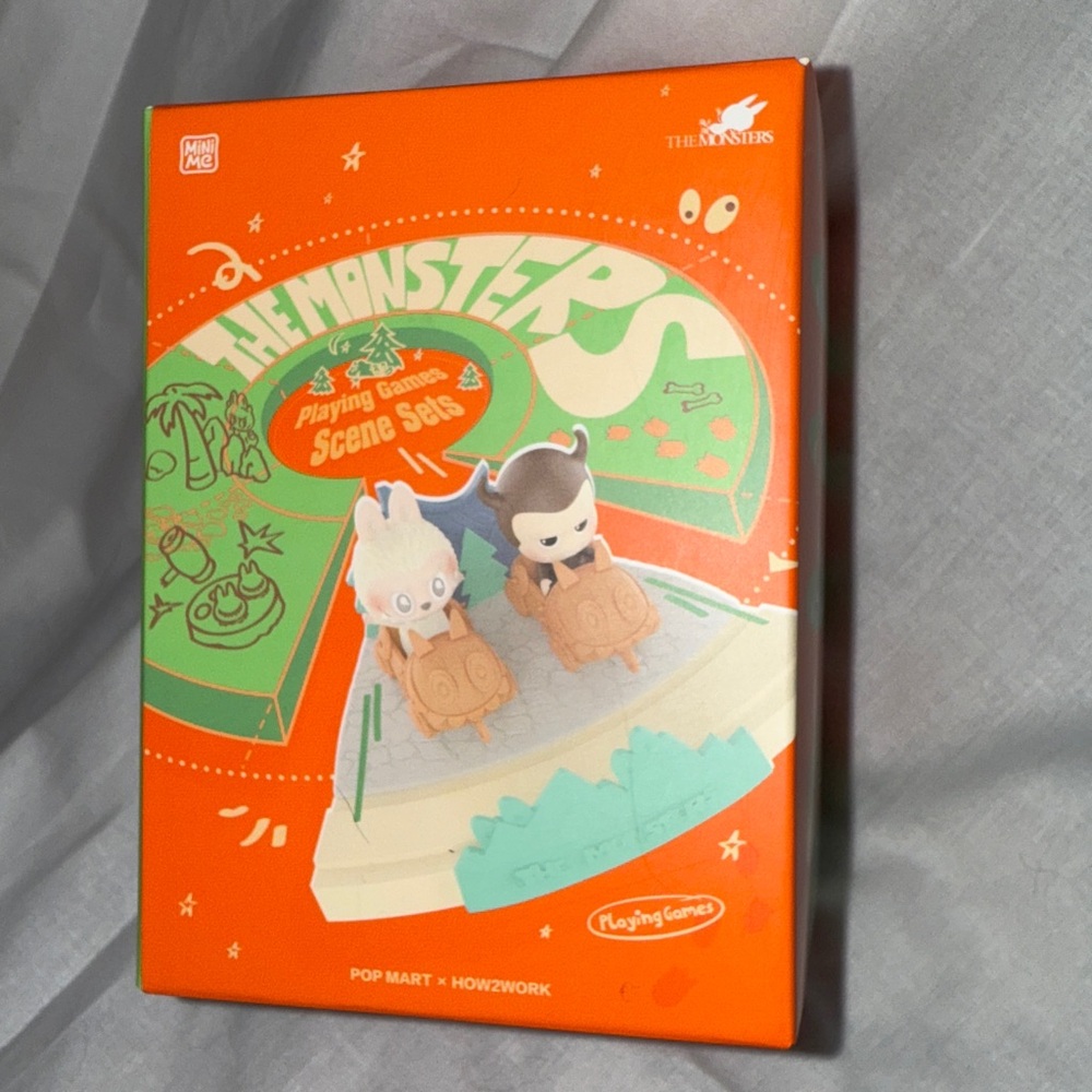 Popmart The Monster Playing Games Scene Sets Happy play